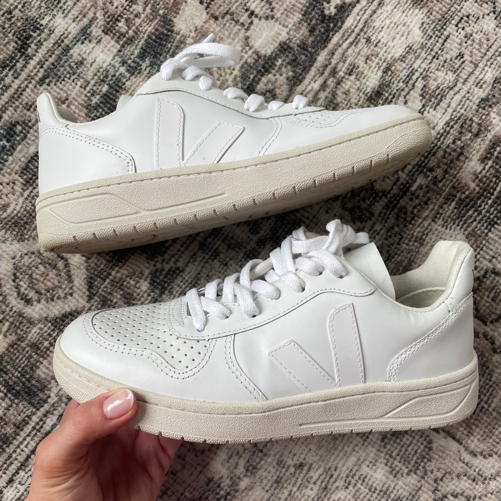 Veja V-10 lace up sneakers, full white, size 37, like new!